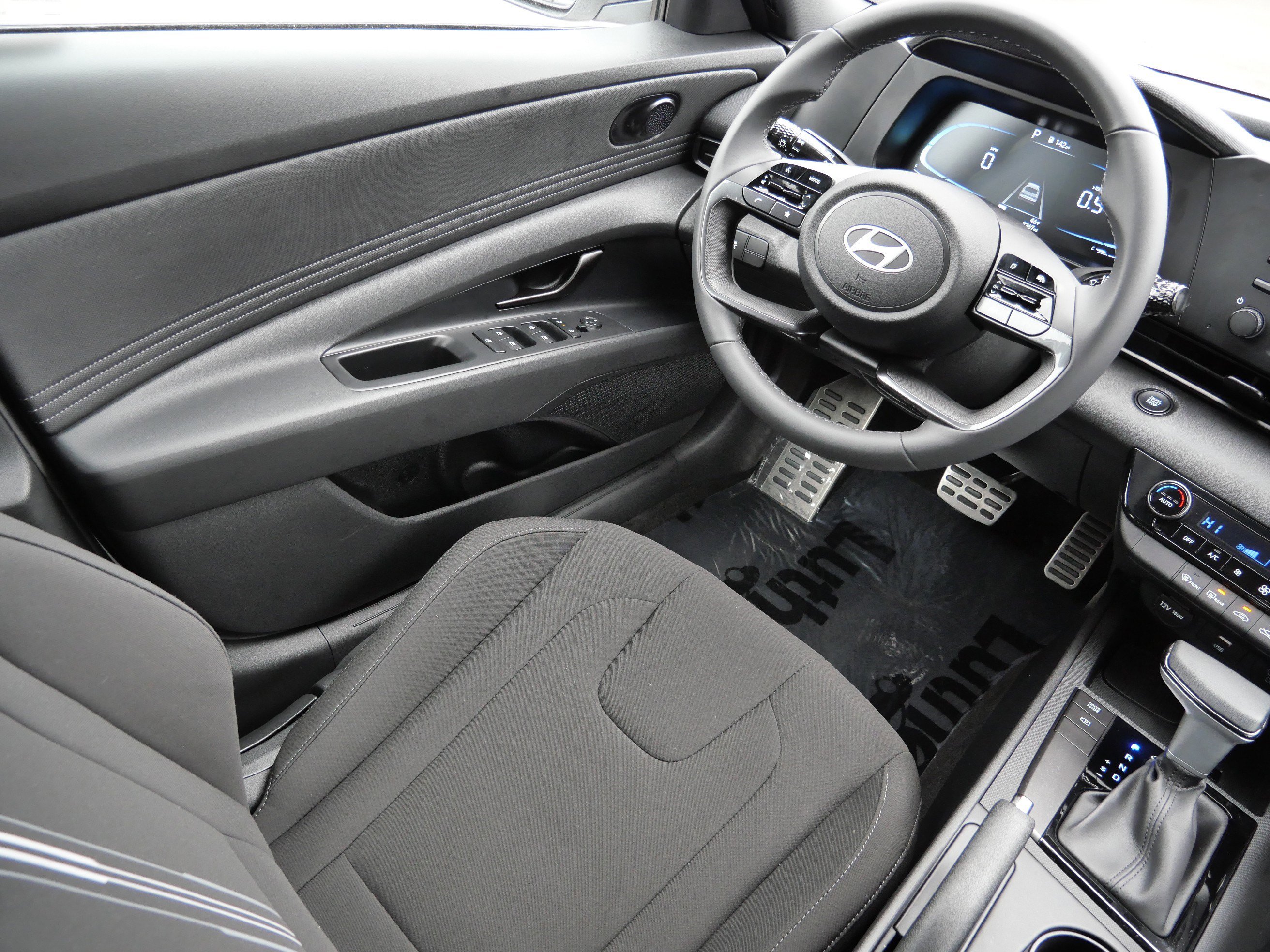 Used 2025 Hyundai Elantra Sport image 9