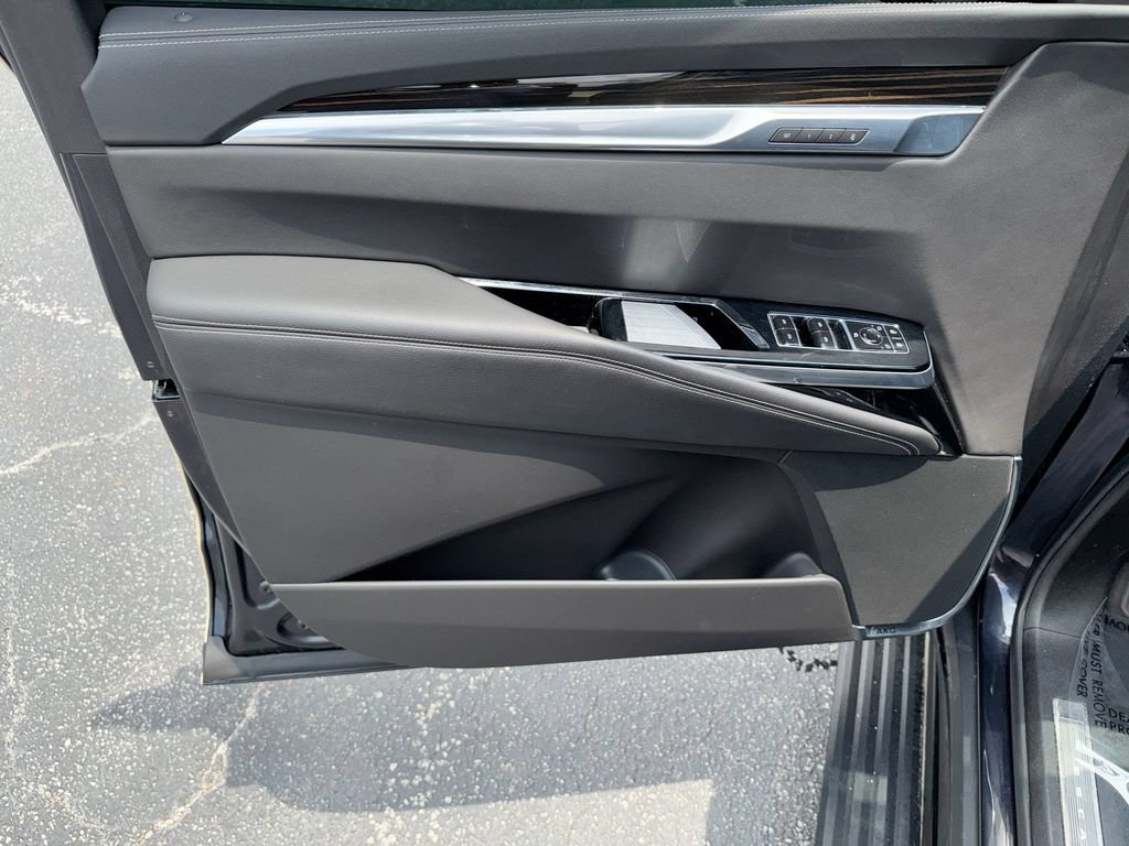Used 2025 Cadillac Escalade Premium Luxury AWD/4WD image 15