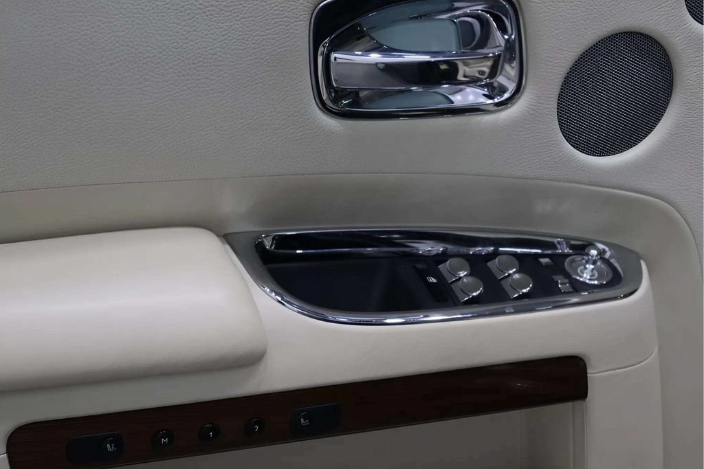 Certified 2010 Rolls-Royce Ghost RWD image 7