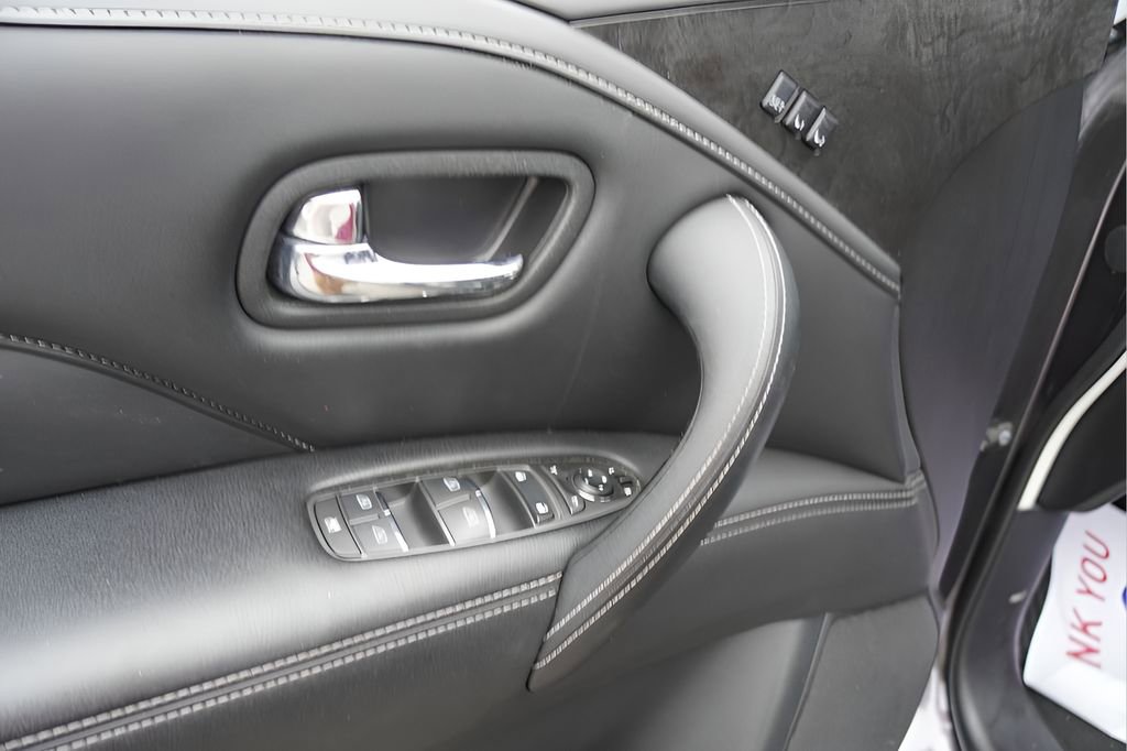 Used 2024 INFINITI QX80 Luxe image 17