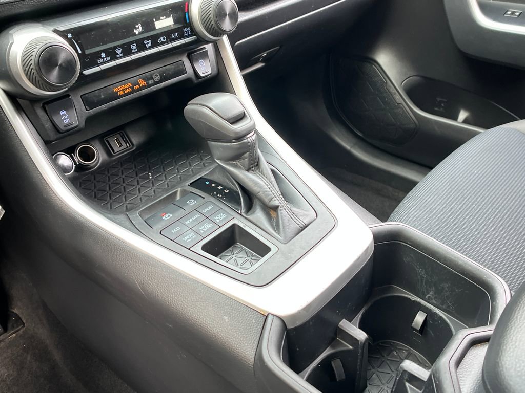 Used 2022 Toyota RAV4 LE image 19
