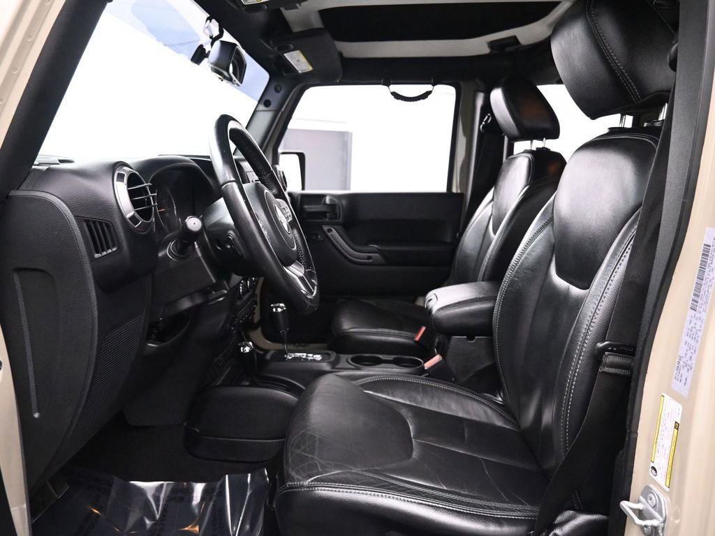 Used 2018 Jeep Wrangler Unlimited Sahara AWD/4WD image 14