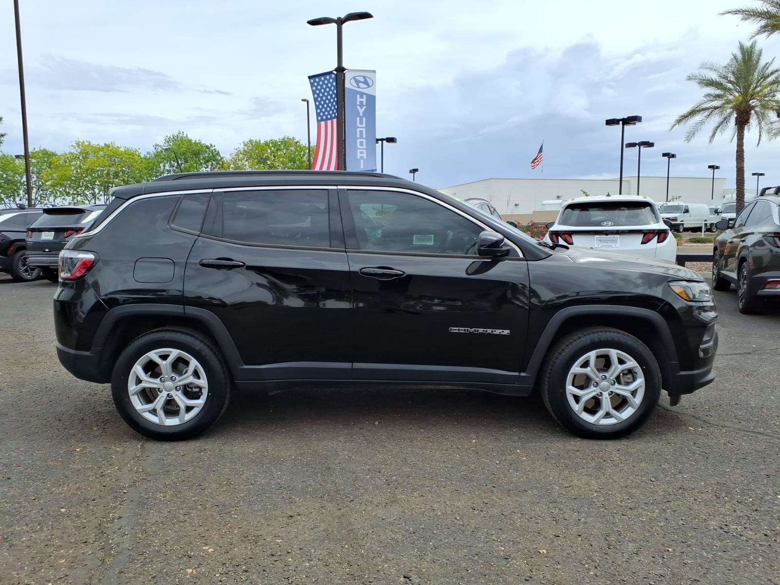 Used 2024 Jeep Compass Latitude image 4