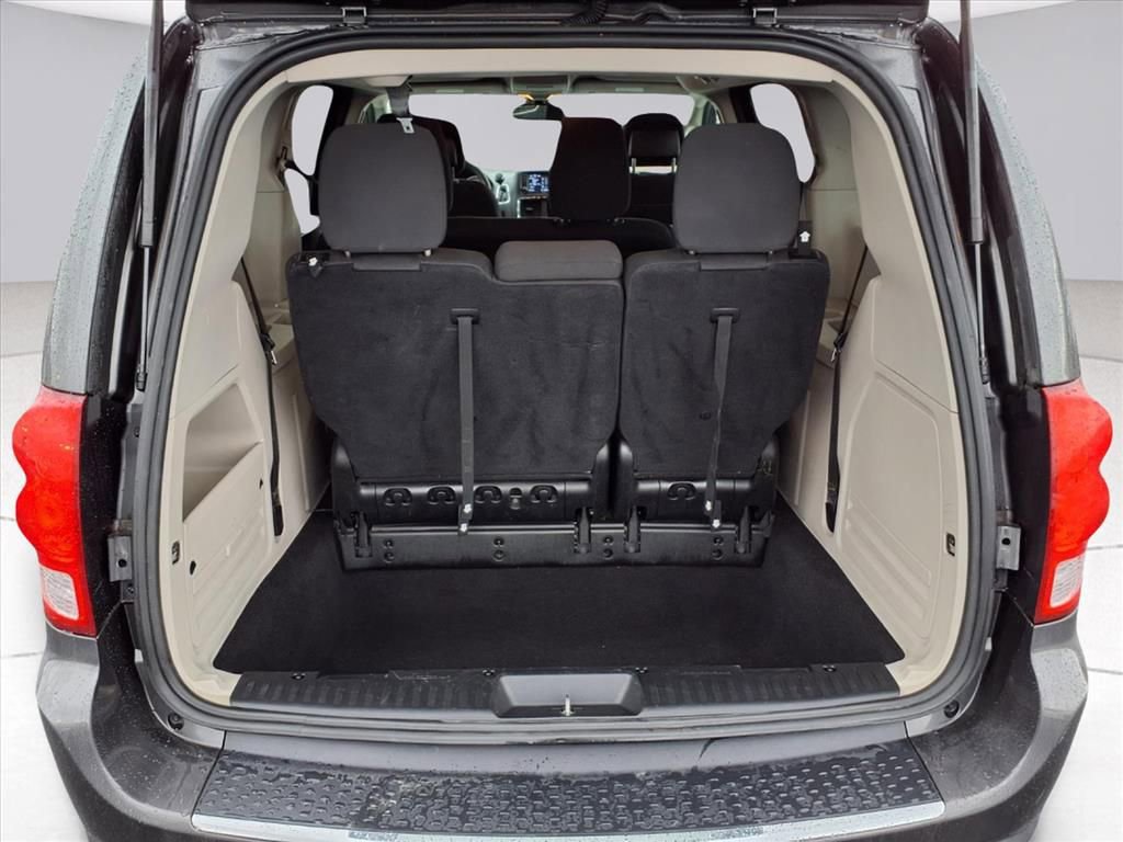 Used 2018 Dodge Grand Caravan SE w/ UConnect Hands-Free Group image 22