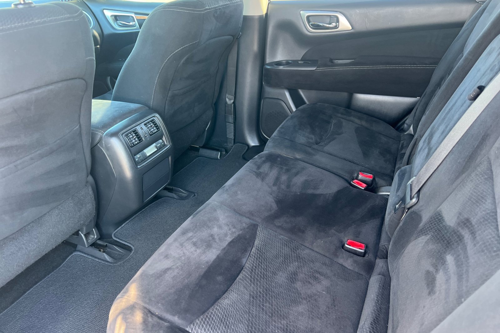 Used 2015 Nissan Pathfinder SV image 9