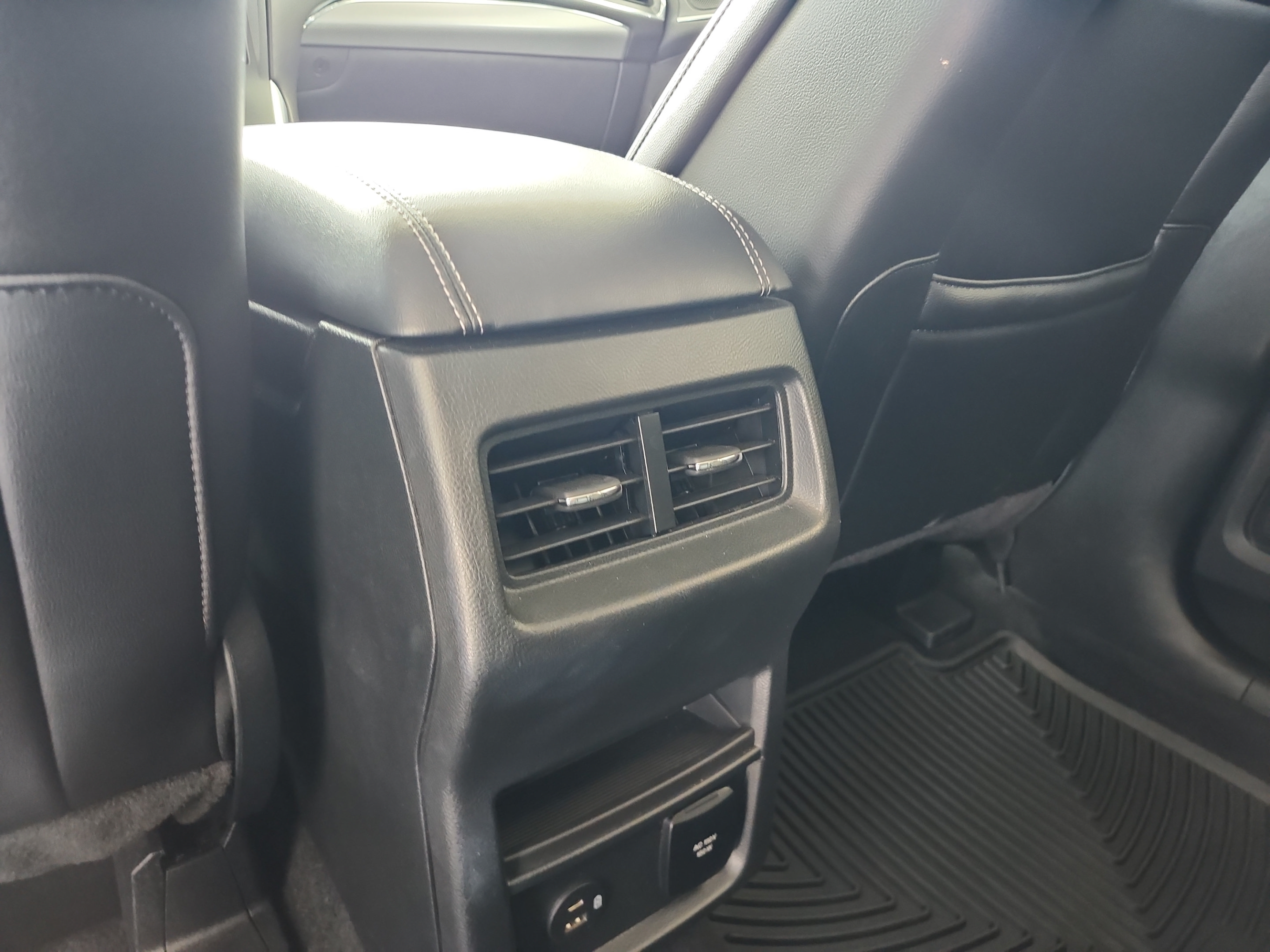 Used 2021 Ford Edge Titanium FWD image 18