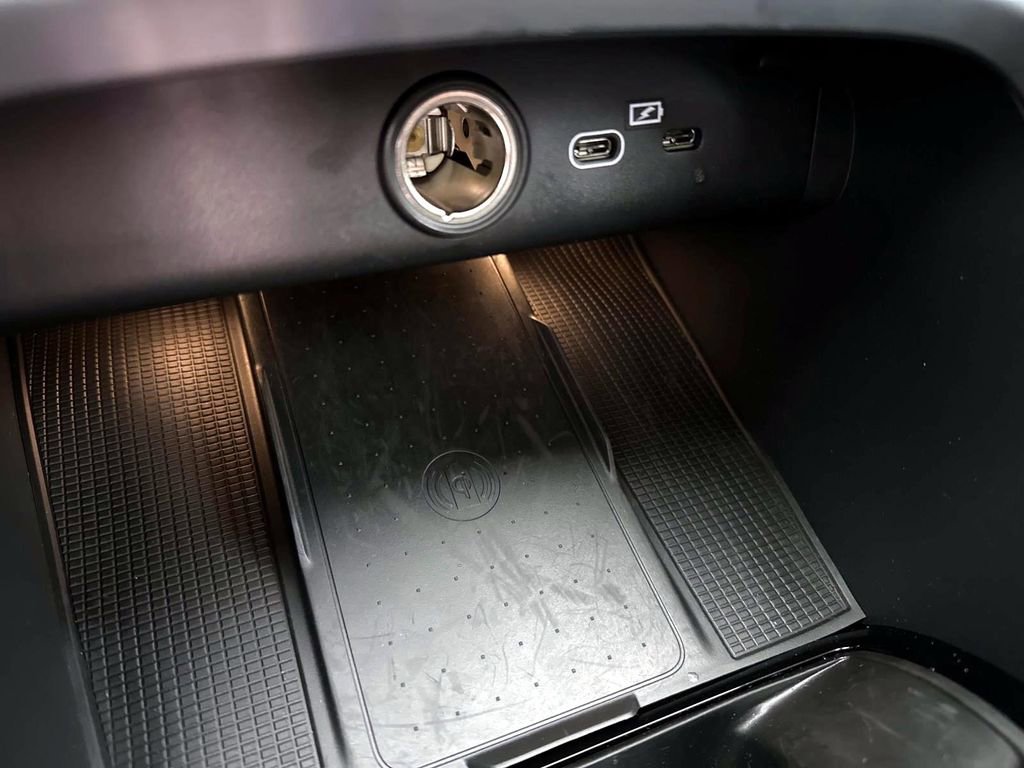 Used 2025 Volvo XC40 B5 Ultra w/ Protection Package Premier image 21