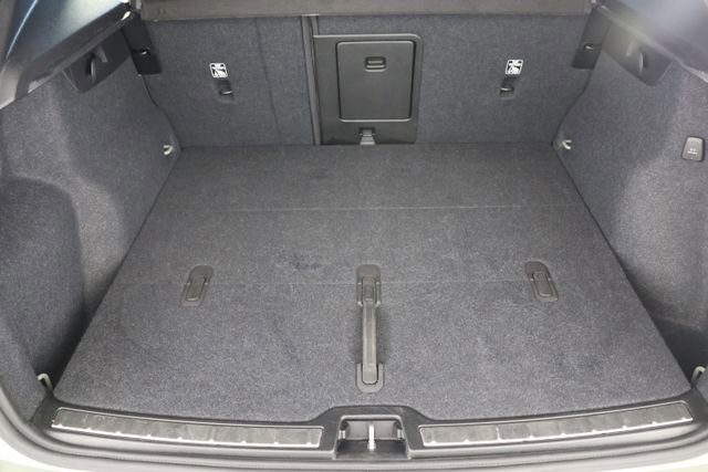 Used 2024 Volvo XC40 B5 Plus image 21