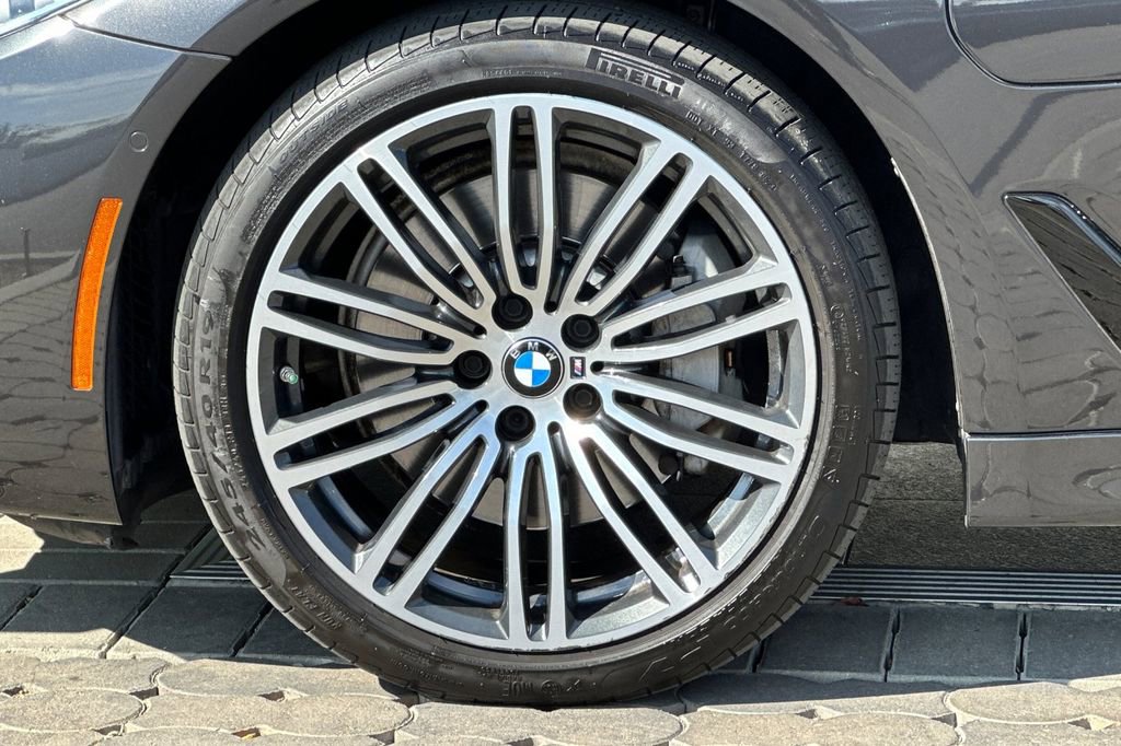 Used 2019 BMW 530e w/ M Sport Package image 31