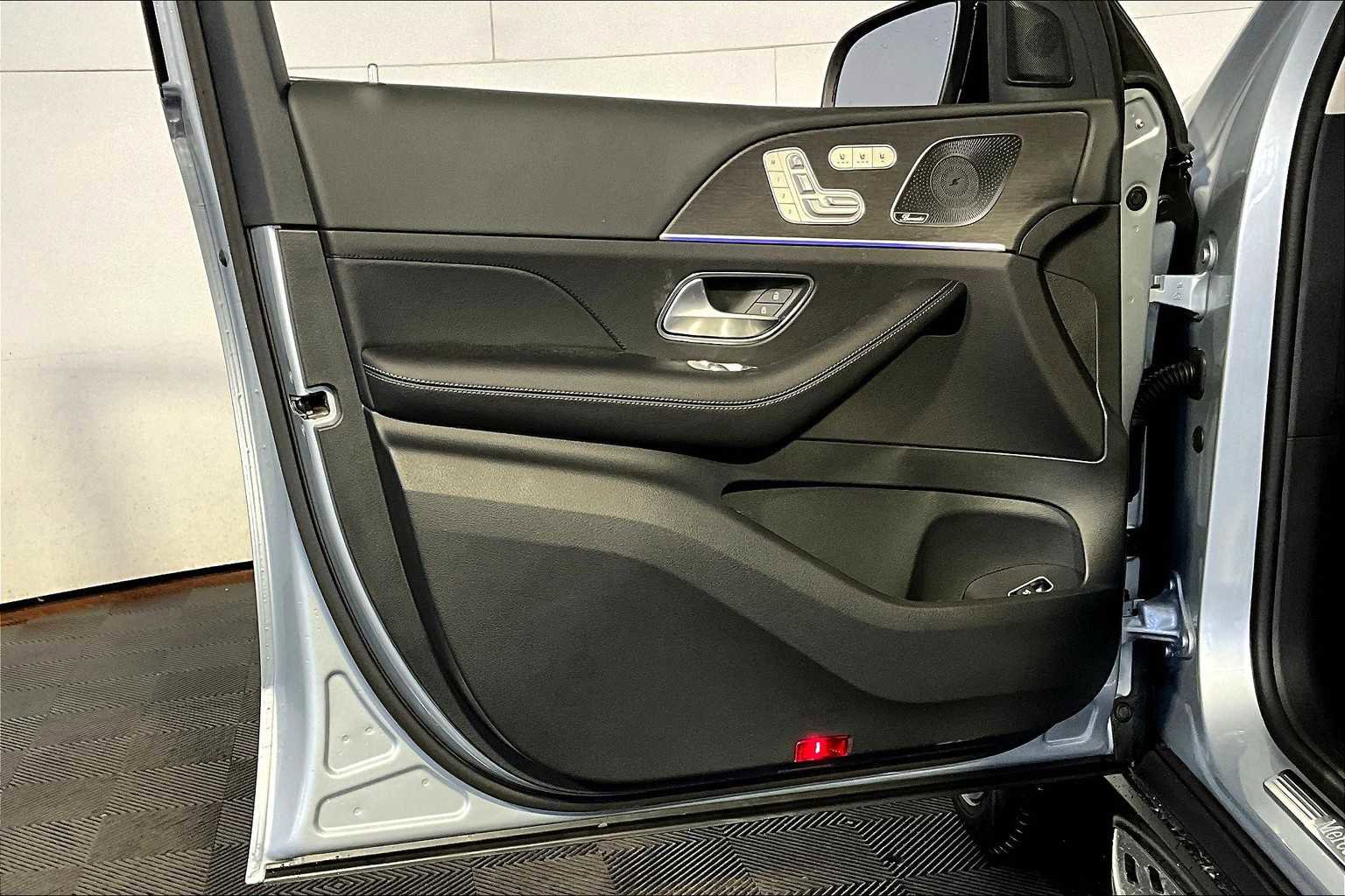 New 2026 Mercedes-Benz GLS 450 4MATIC image 11