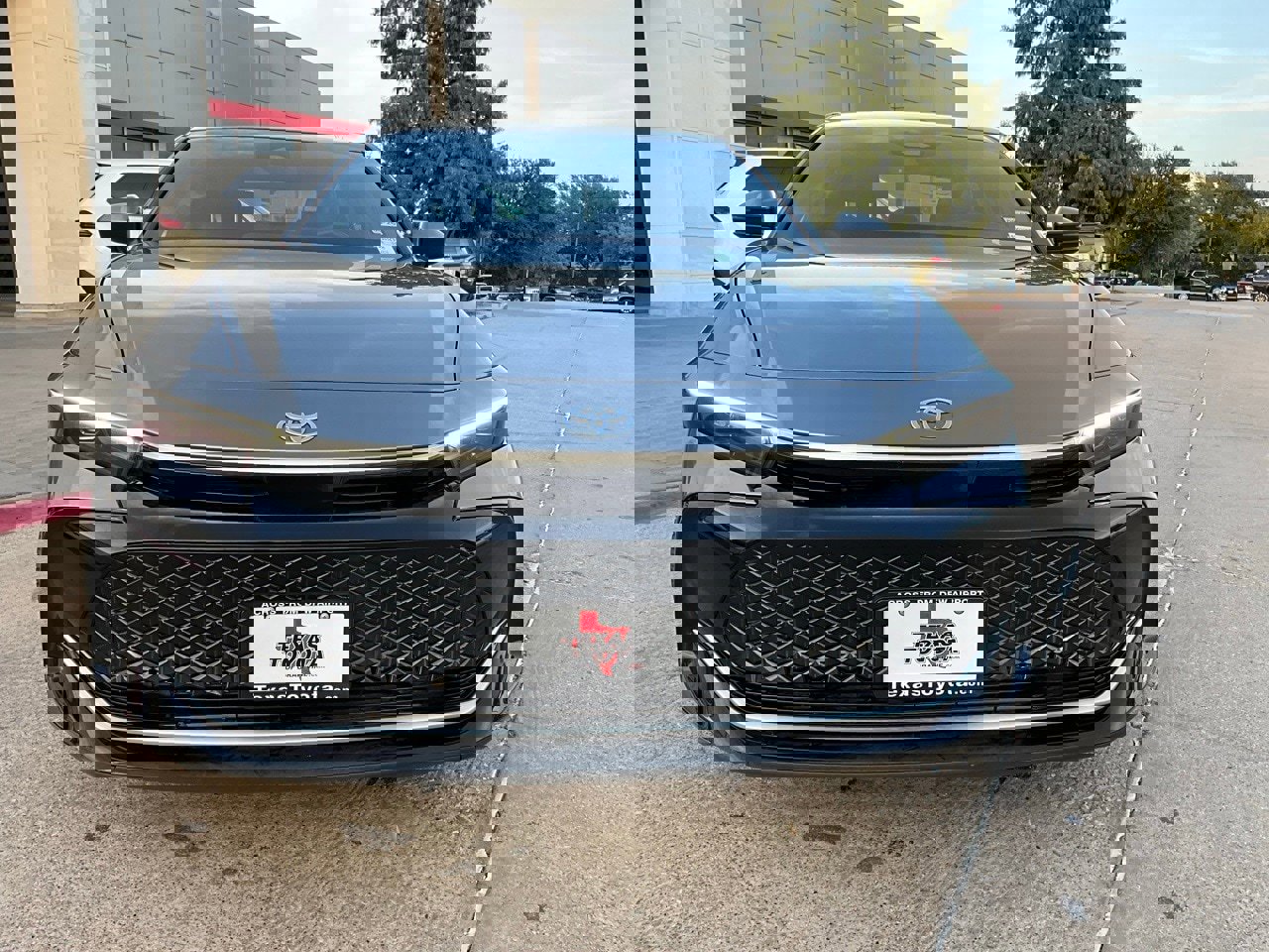 Used 2025 Toyota Crown XLE image 4