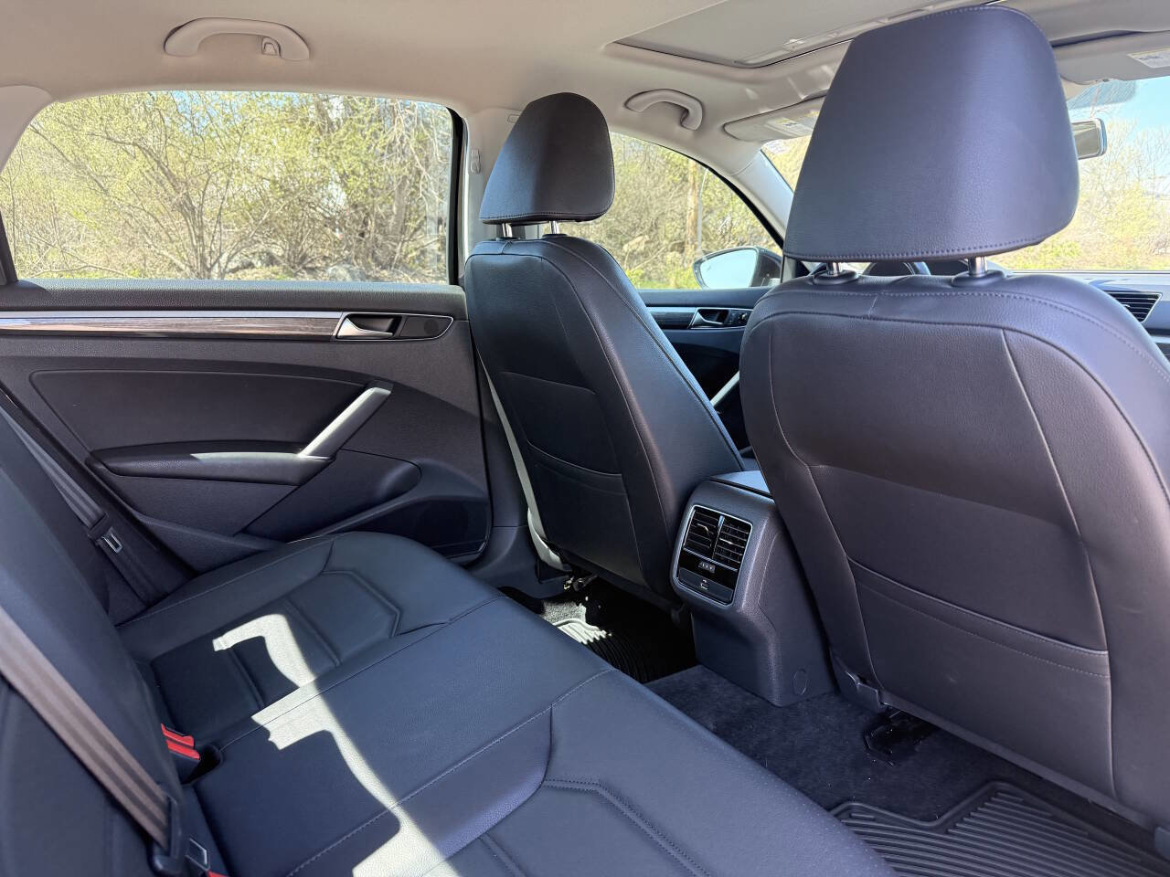 Used 2018 Volkswagen Passat 2.0T SE w/ SE Lighting Package FWD image 10