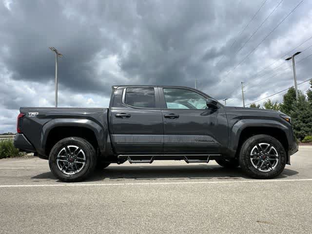 Used 2025 Toyota Tacoma TRD Sport AWD/4WD image 3