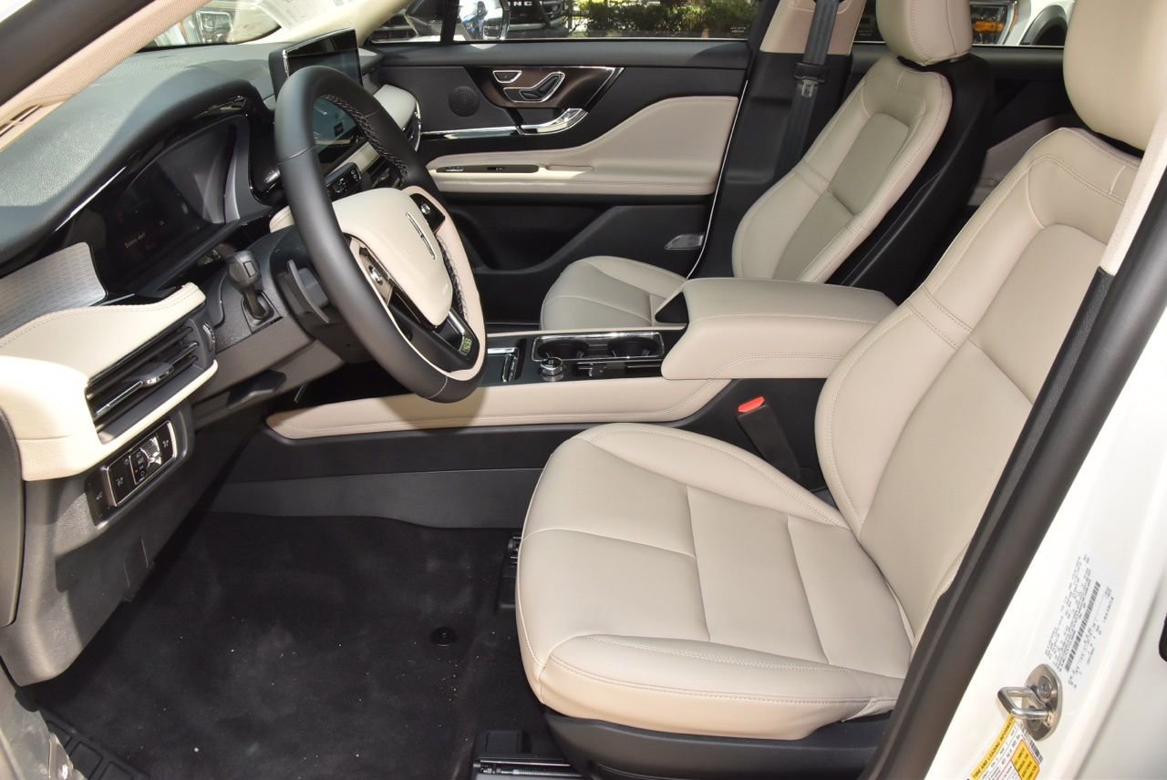 New 2026 Lincoln Corsair Premiere image 13