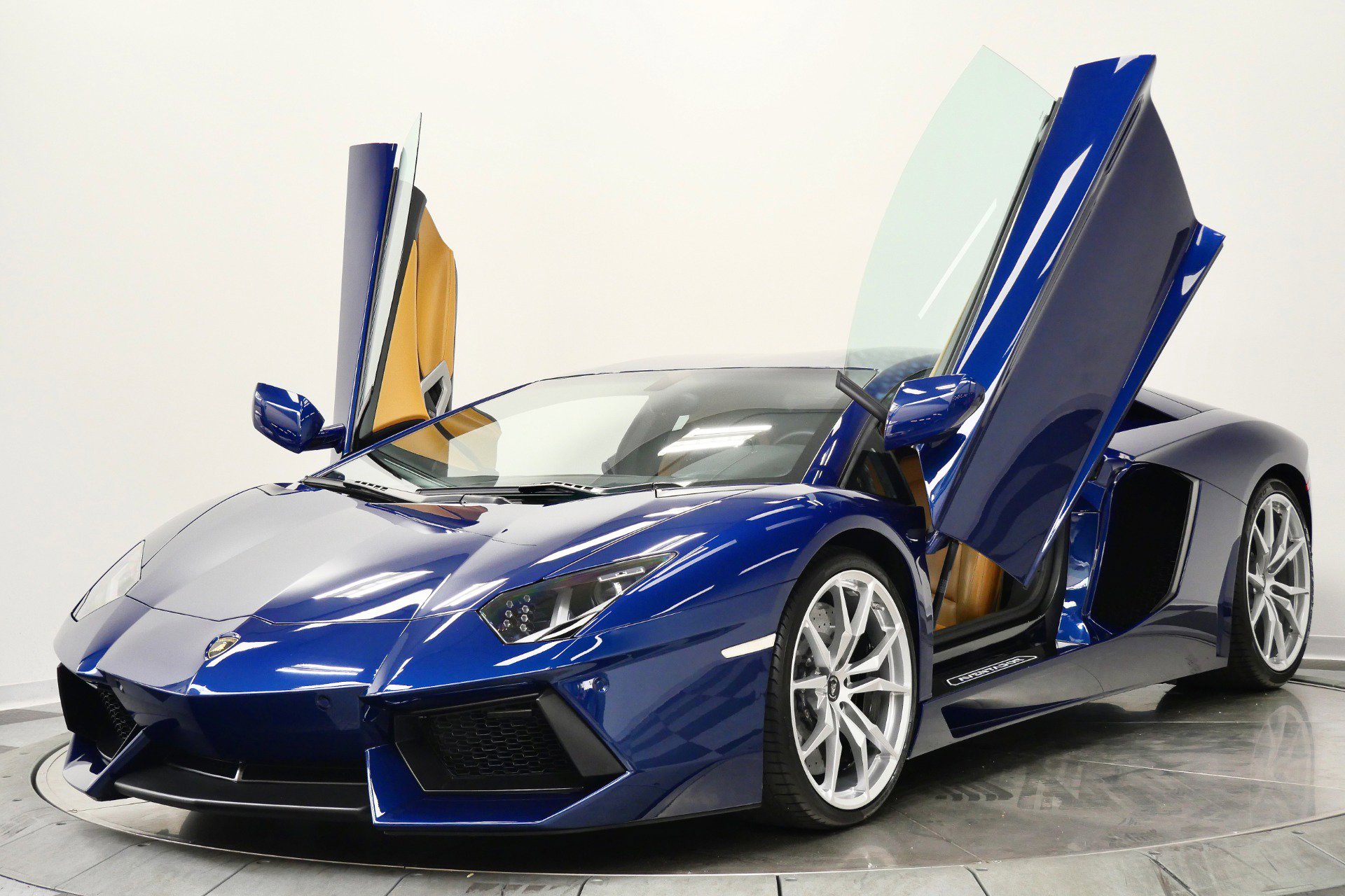 Used 2014 Lamborghini Aventador LP 700-4 image 5