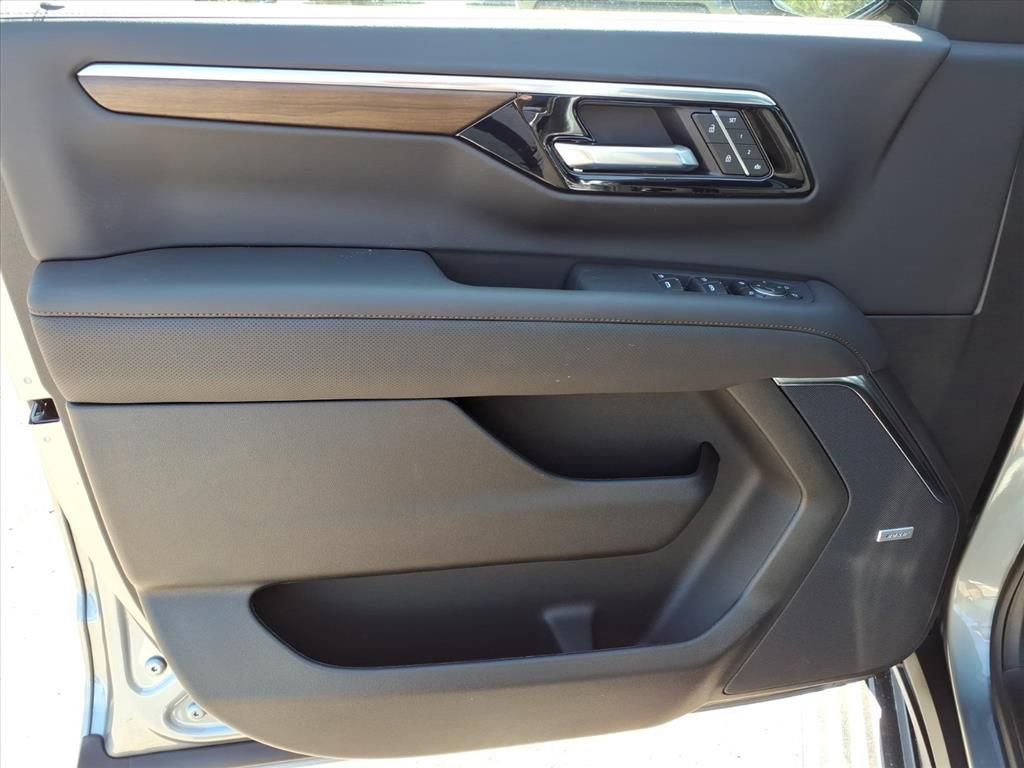 New 2026 Chevrolet Suburban High Country image 12
