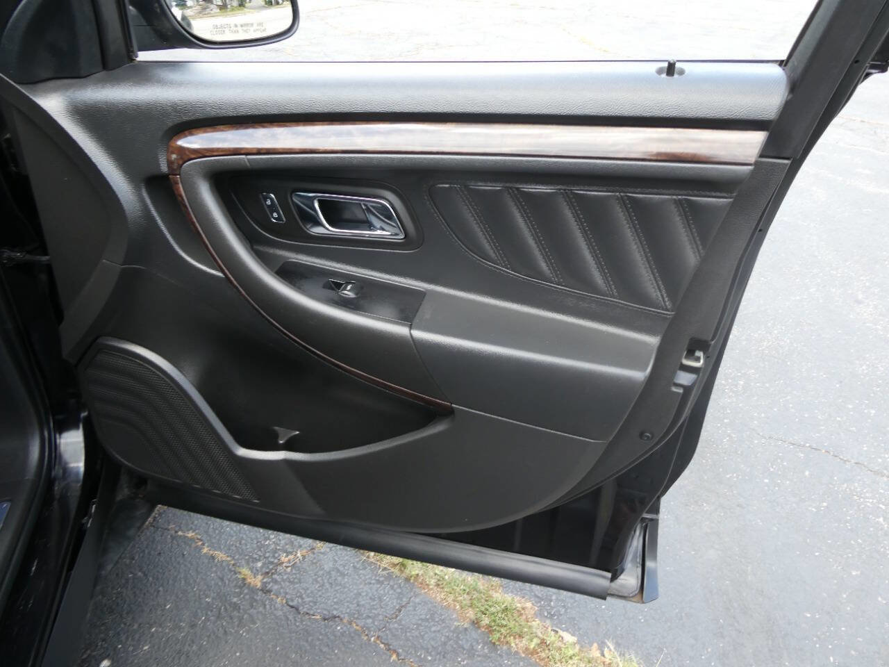 Used 2019 Ford Taurus Limited image 25