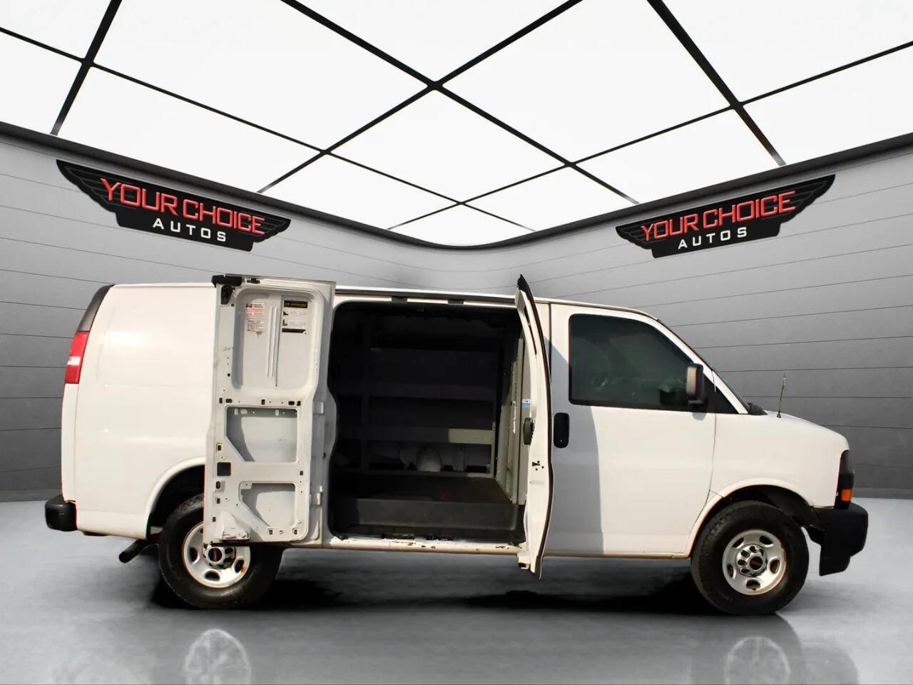 Used 2018 GMC Savana 3500 w/ Driver Convenience Package image 10