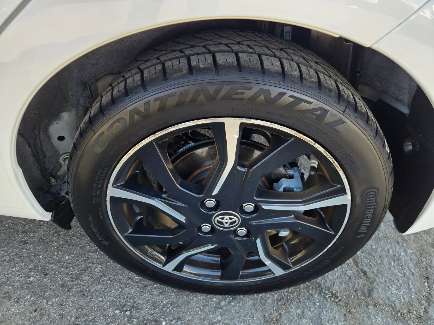 Used 2016 Toyota Yaris SE image 28