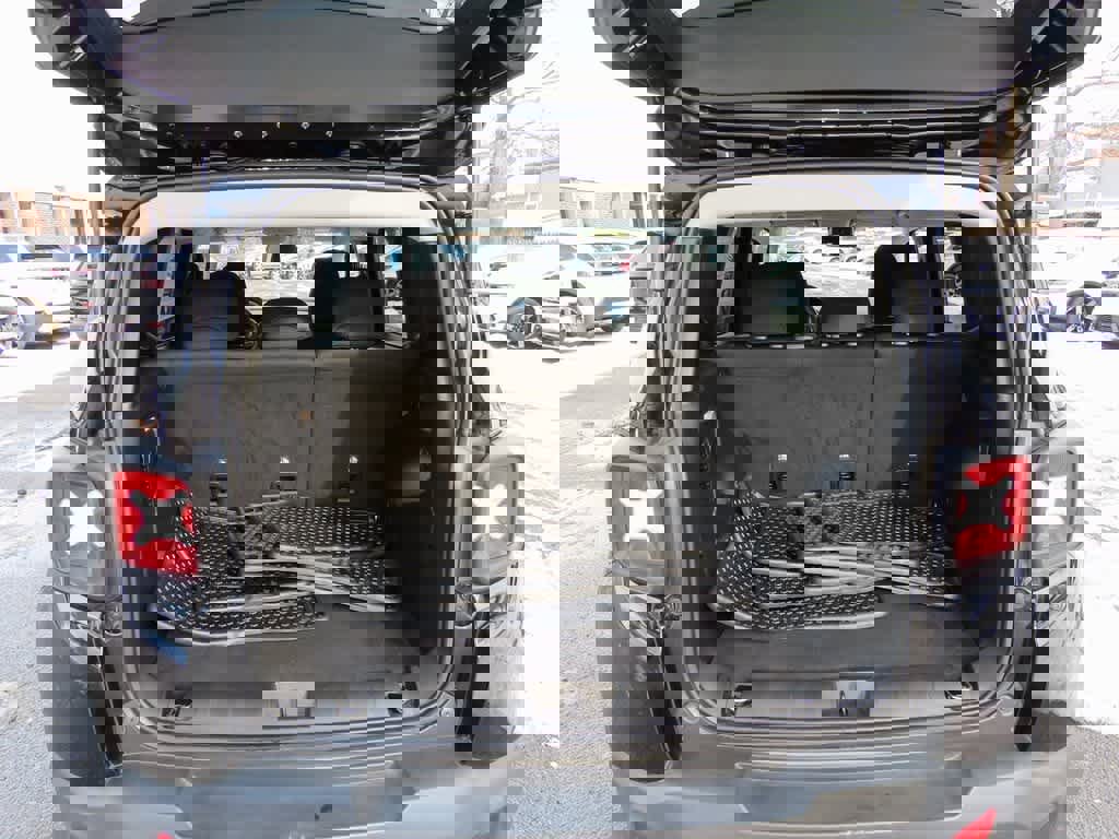 Used 2022 Jeep Renegade Latitude image 12