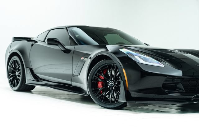 Used 2015 Chevrolet Corvette Z06 w/ 3LZ Preferred Equipment Group RWD image 3