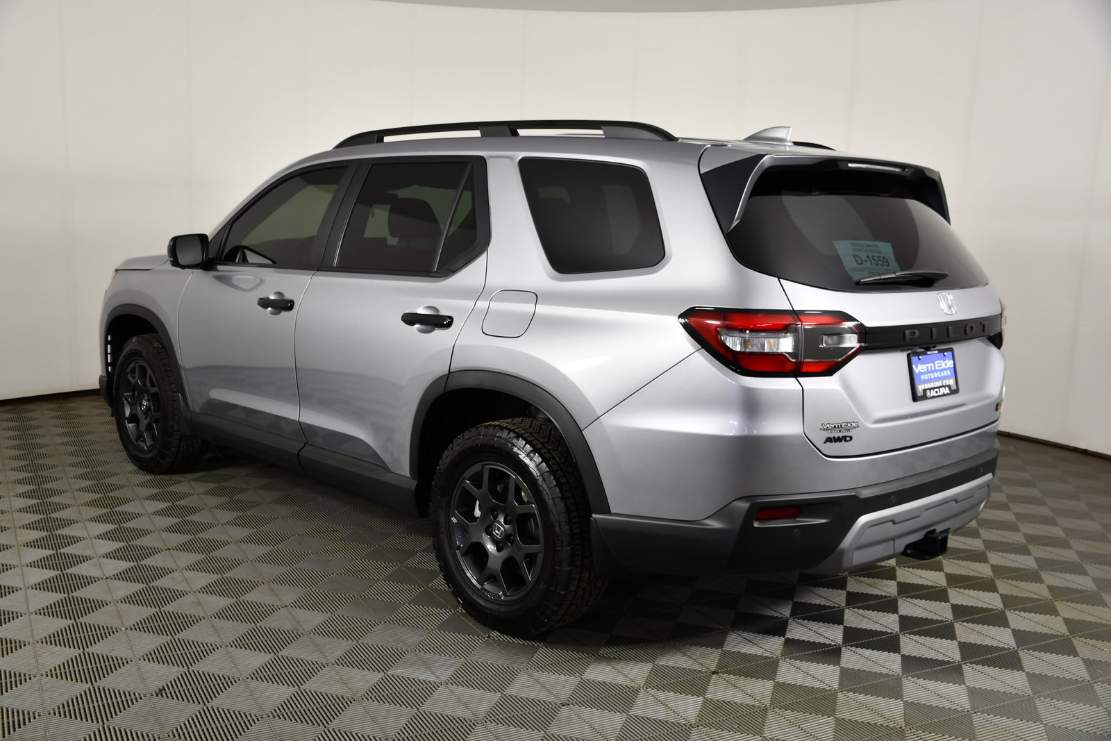 Used 2025 Honda Pilot TrailSport image 8
