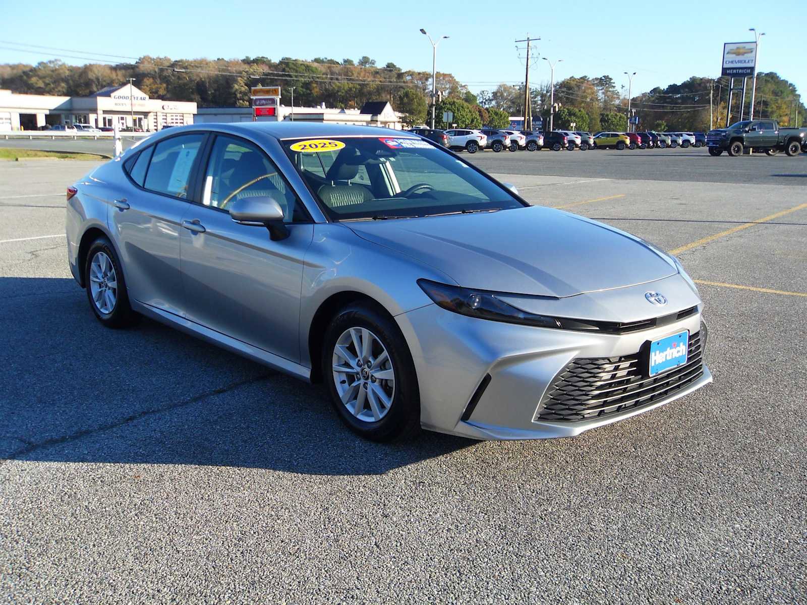 Used 2025 Toyota Camry LE image 7