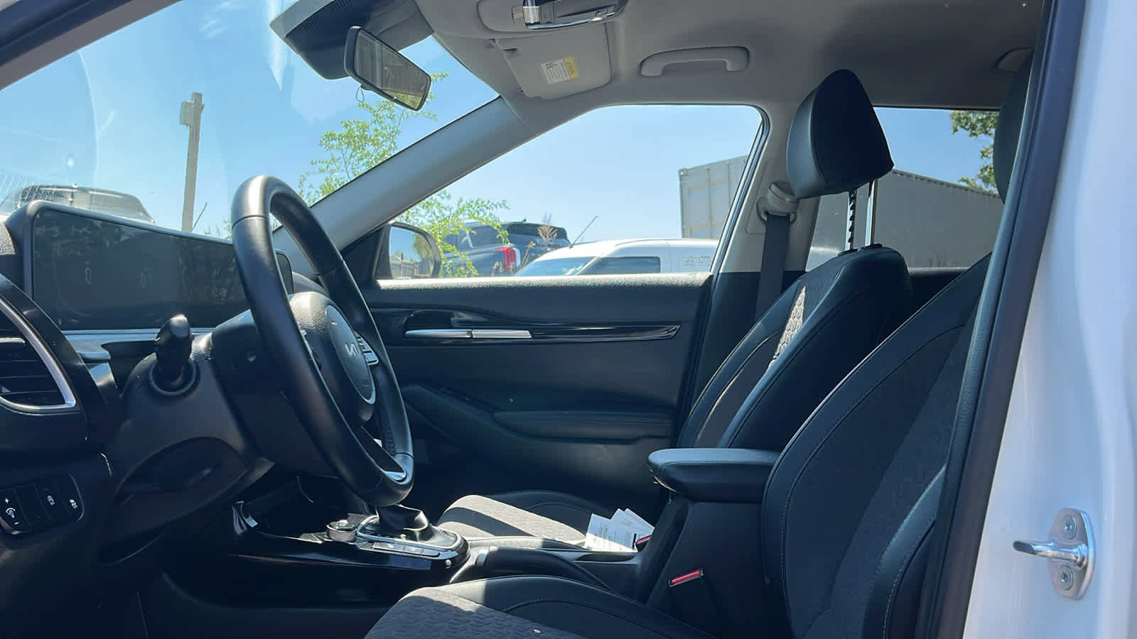 Used 2025 Kia Seltos S AWD/4WD image 12