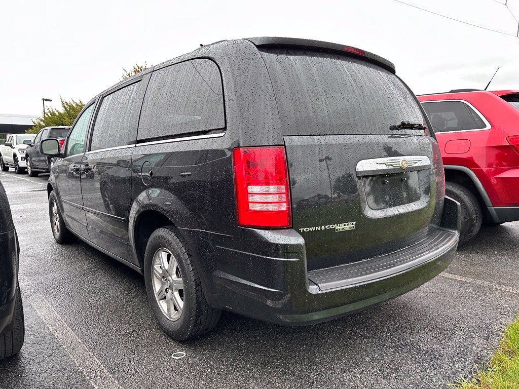 Used 2008 Chrysler Town & Country Touring FWD image 3