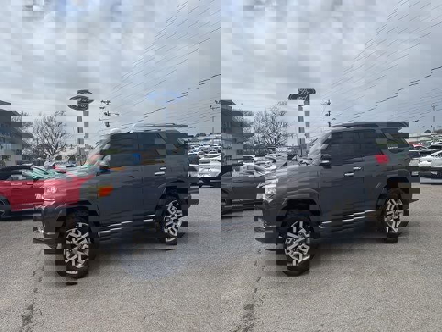 Used 2010 Toyota 4Runner 4WD image 2