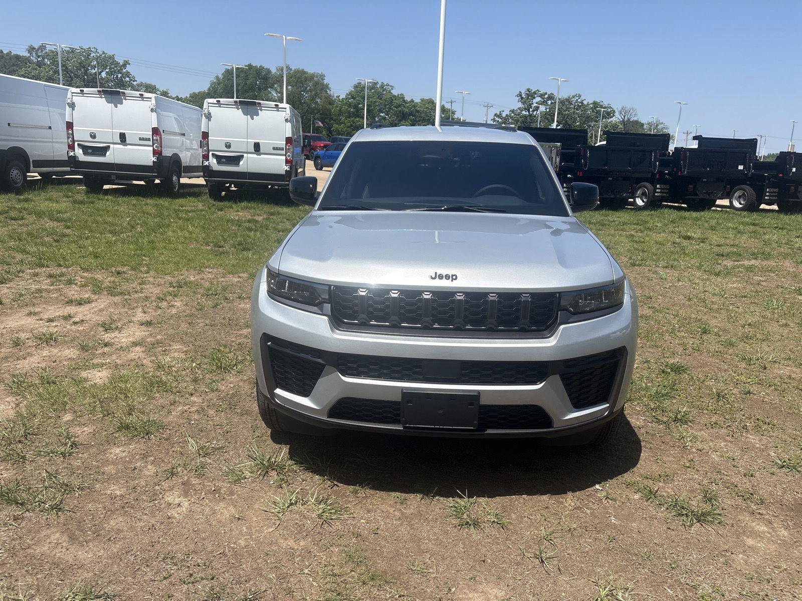 New 2026 Jeep Grand Cherokee L 4WD image 2