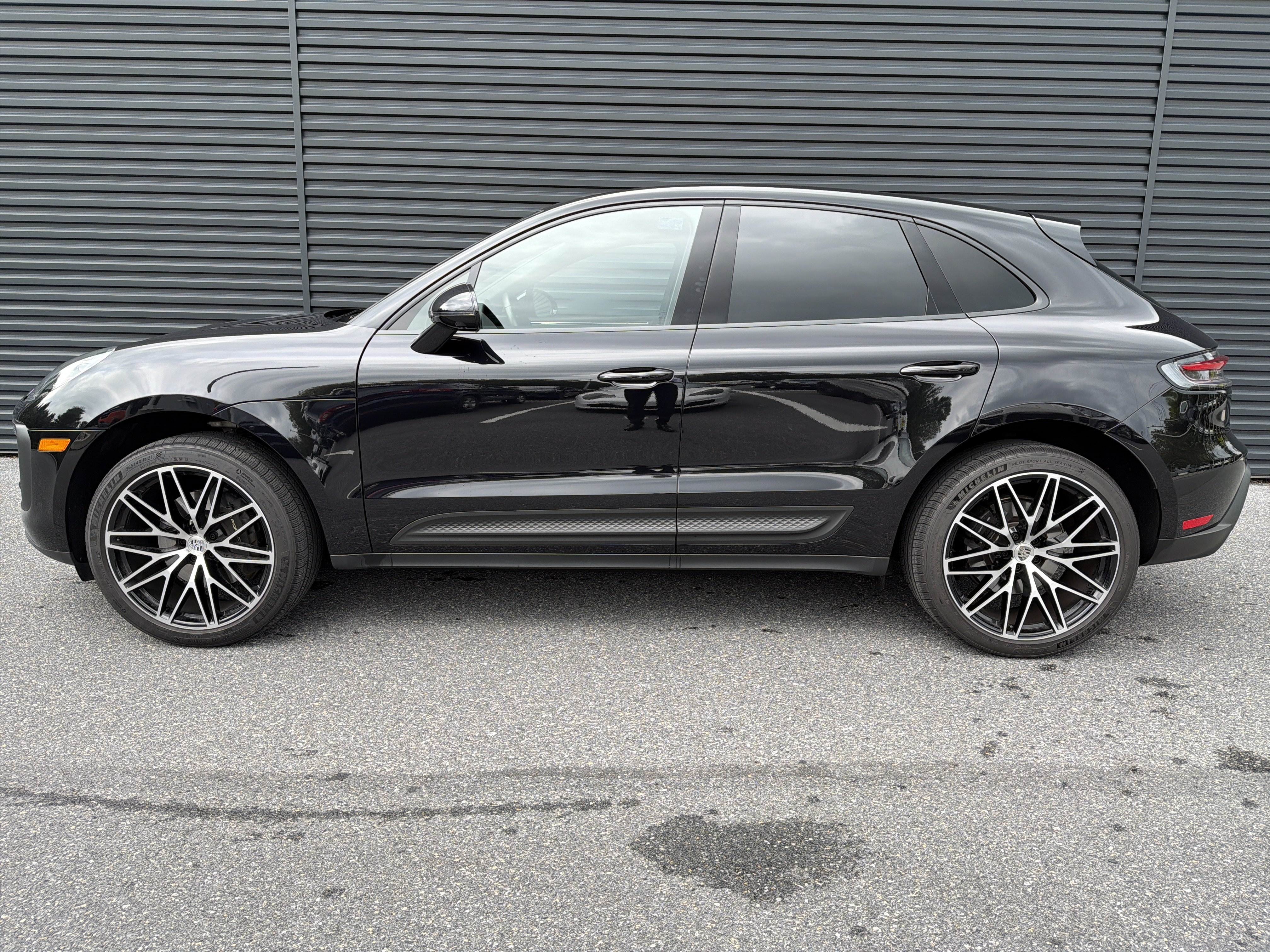 New 2026 Porsche Macan AWD/4WD image 2