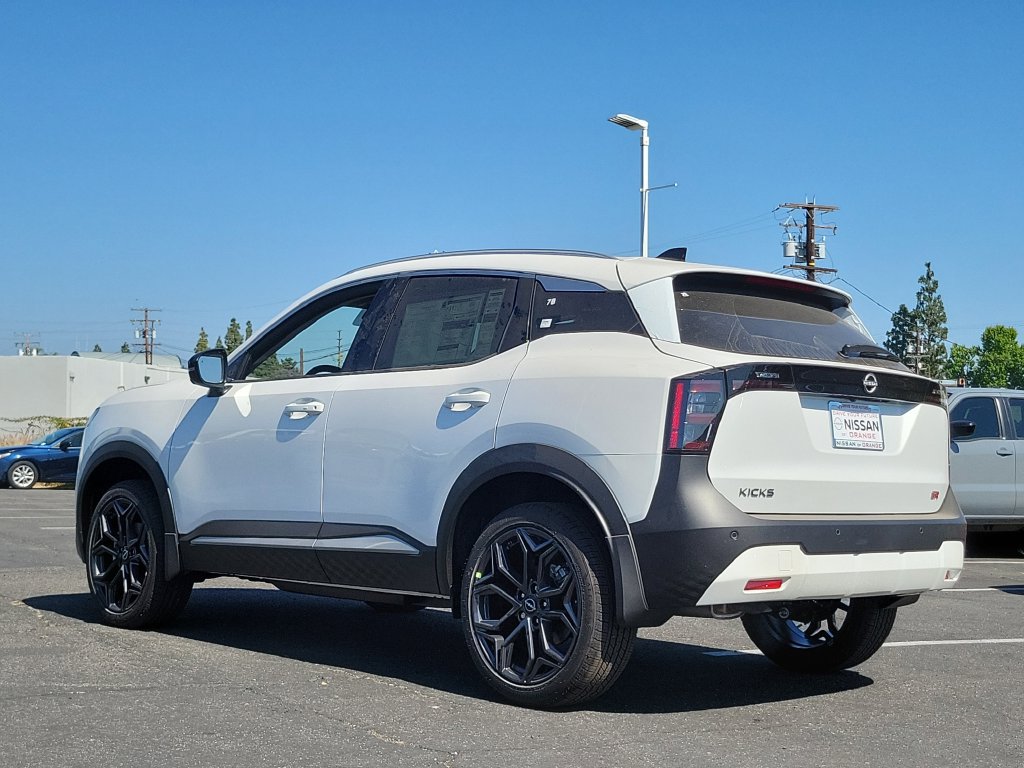 New 2026 Nissan Kicks SR w/ Interior Electronics Package FWD image 2