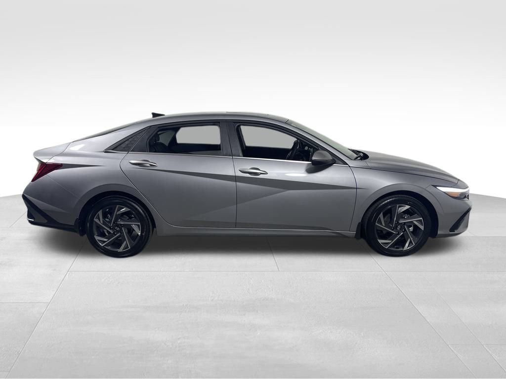 New 2025 Hyundai Elantra Limited image 6