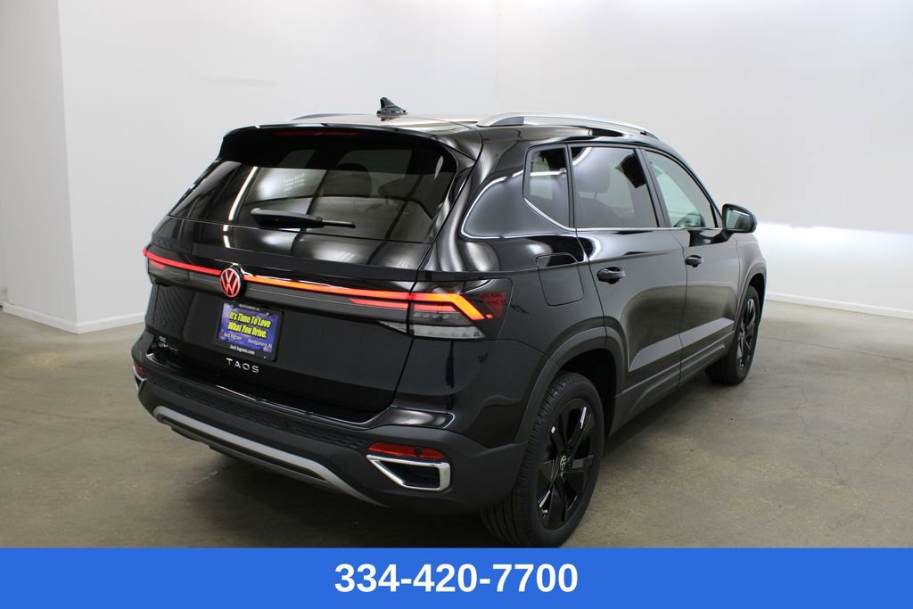 New 2026 Volkswagen Taos SE image 4
