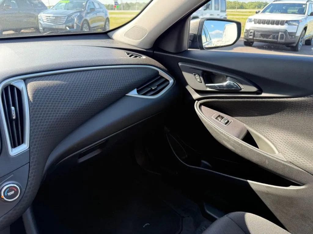 Used 2020 Chevrolet Malibu LS FWD image 20