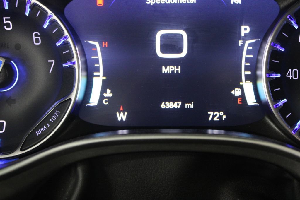 Used 2024 Chrysler Pacifica Touring-L image 18