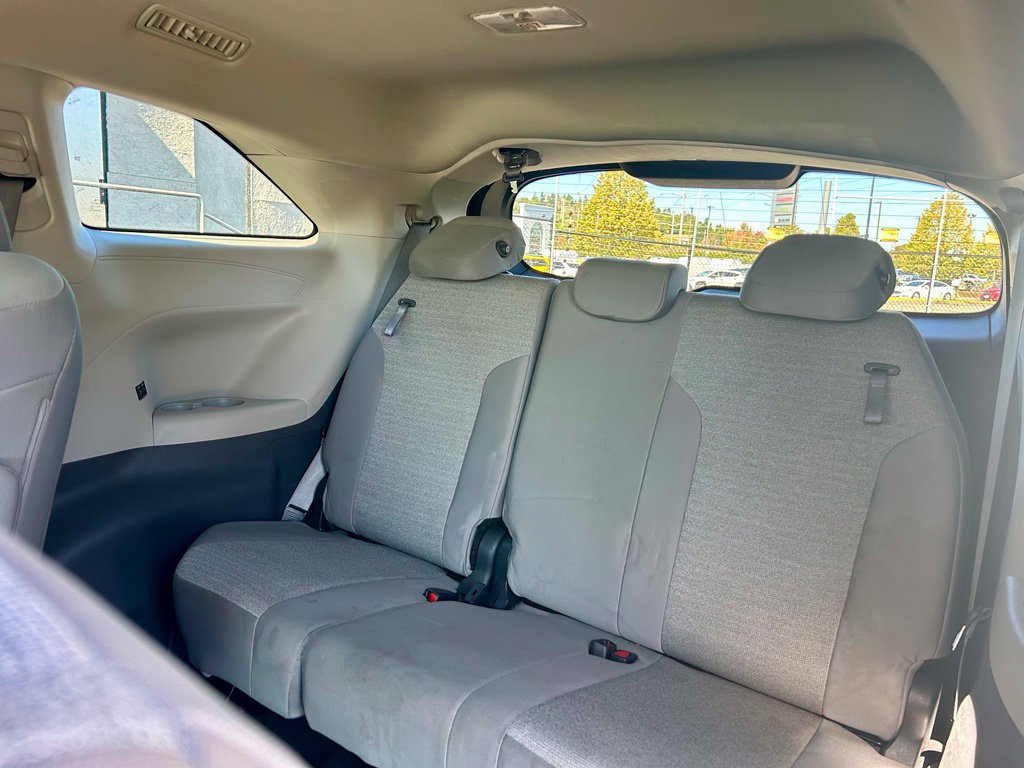 Certified 2024 Toyota Sienna LE AWD/4WD image 13