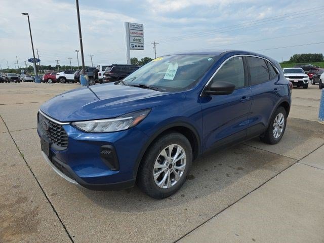 Used 2023 Ford Escape Active AWD/4WD image 3