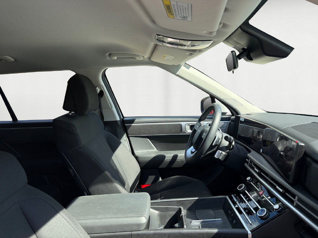 Used 2025 Hyundai Santa Fe SE AWD/4WD image 16