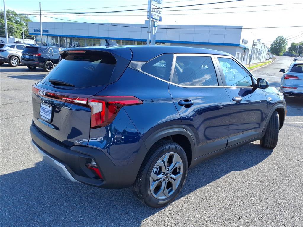 Used 2026 Kia Seltos LX FWD image 4