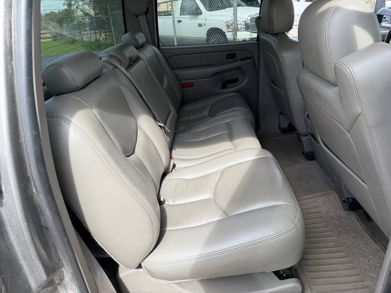 Used 2006 Chevrolet Silverado 3500 4x4 Crew Cab image 16