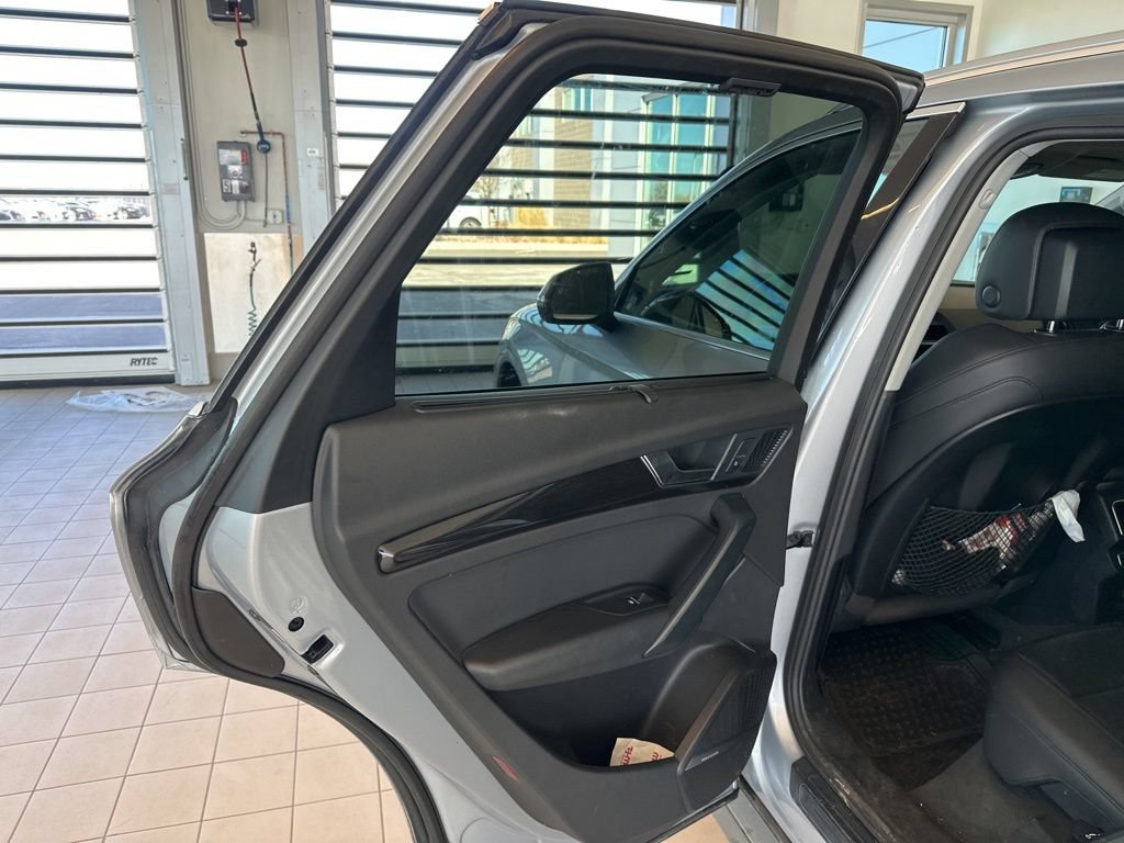 Used 2018 Audi Q5 Premium Plus w/ Premium Plus Package AWD/4WD image 15