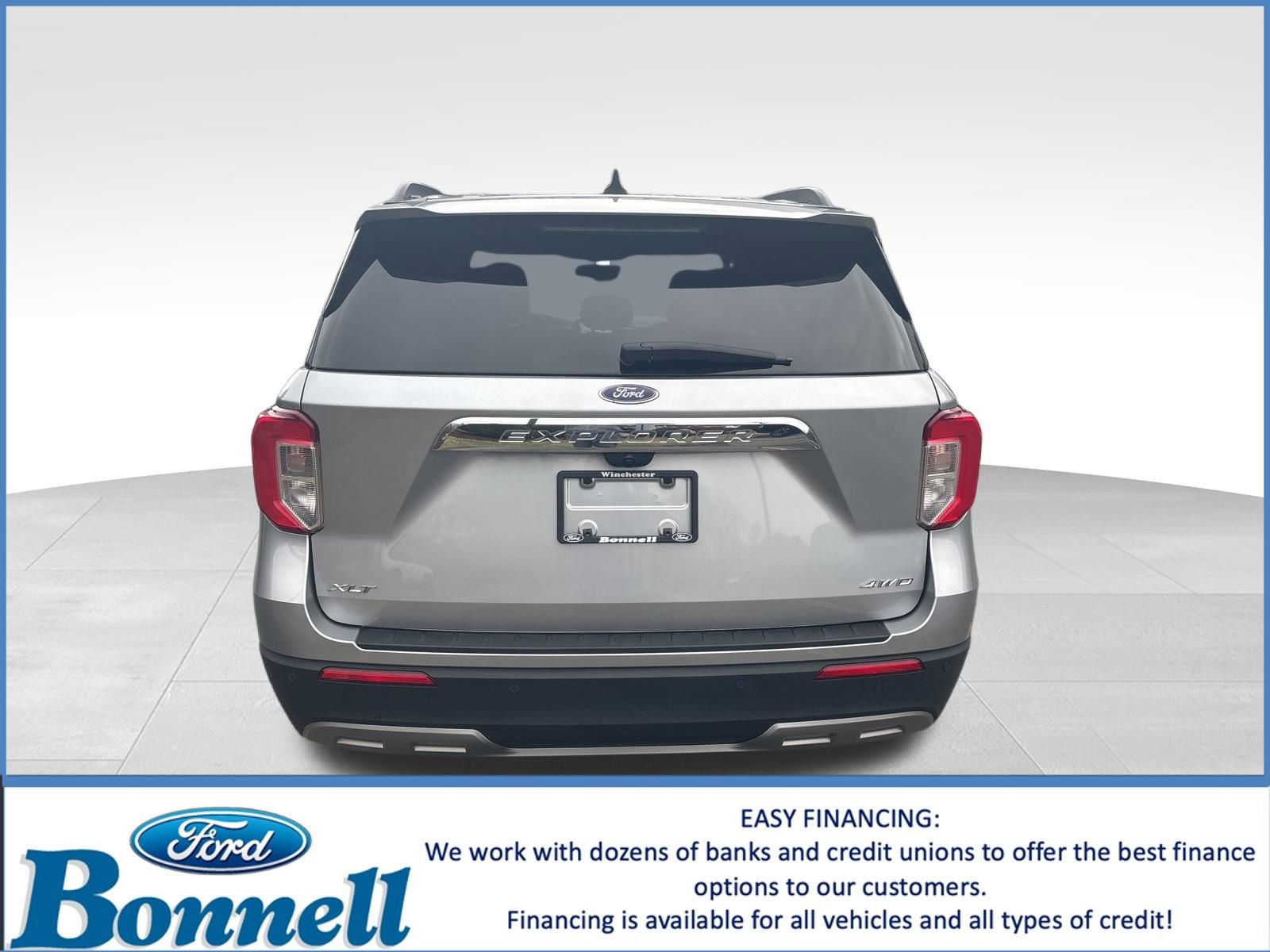 Used 2022 Ford Explorer XLT w/ Equipment Group 202A image 4