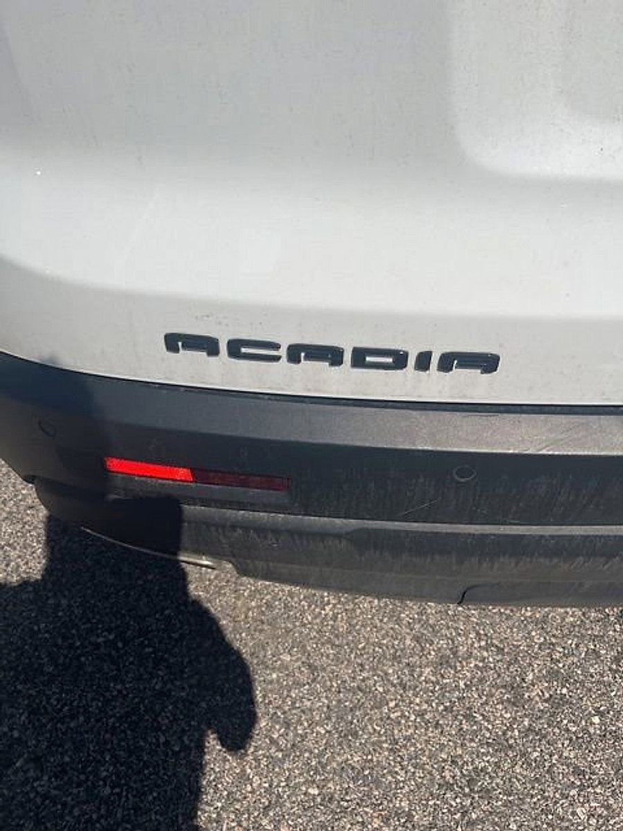 Used 2023 GMC Acadia SLE w/ Driver Convenience Package image 15