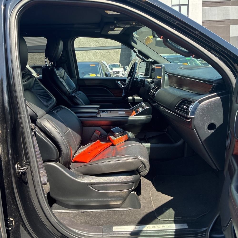 Used 2018 Lincoln Navigator L Select AWD/4WD image 6