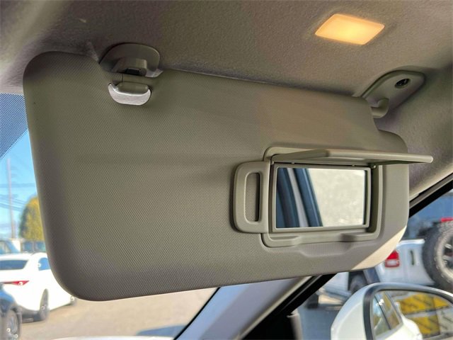 Used 2025 Nissan Kicks SR image 28