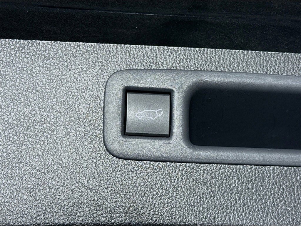 Certified 2023 Toyota Highlander XSE image 31