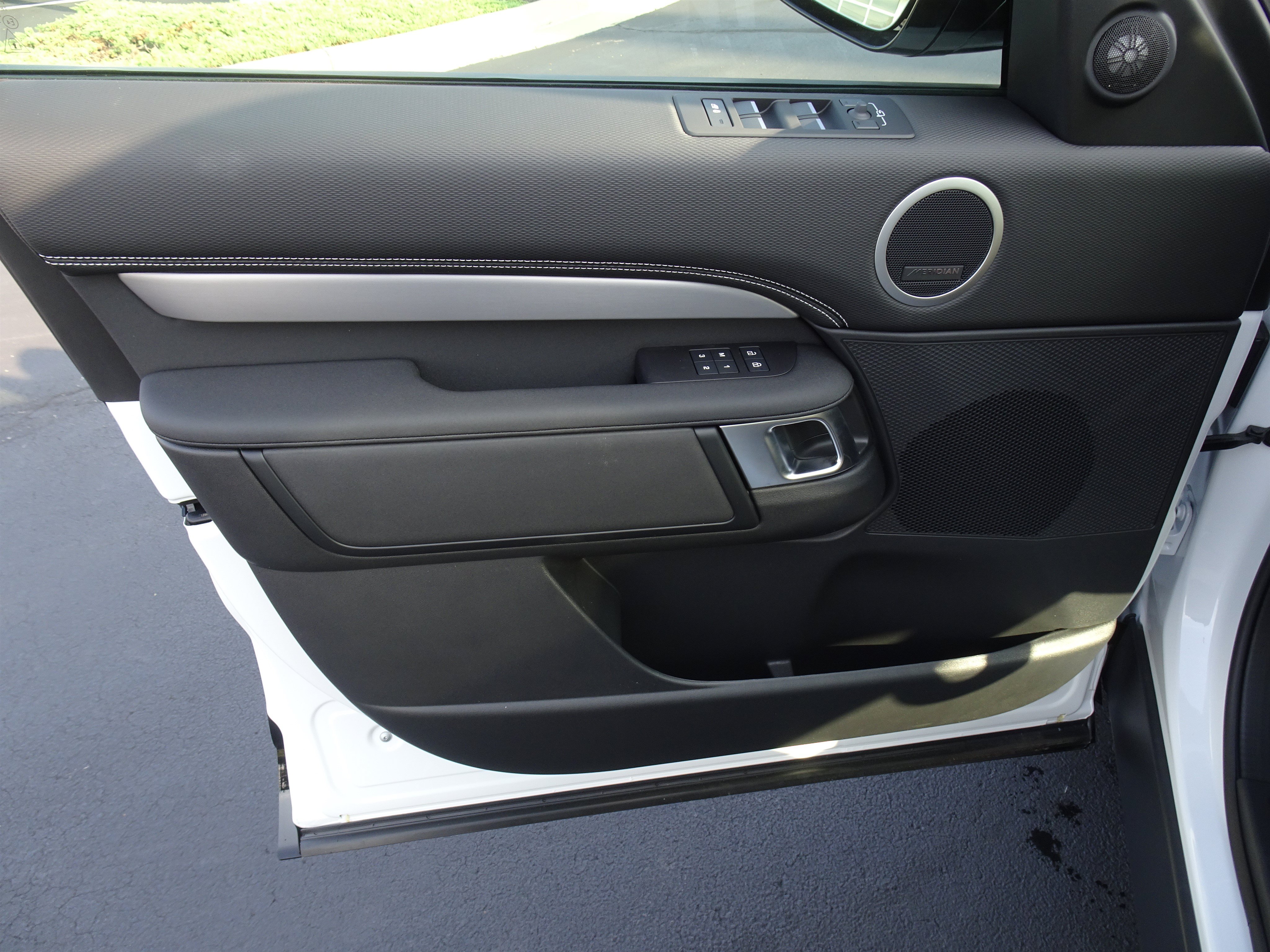 New 2026 Land Rover Discovery Dynamic SE AWD/4WD image 19