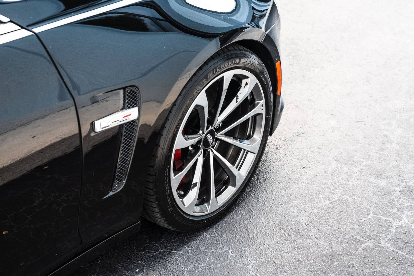 Used 2018 Cadillac CTS V w/ Luxury Package RWD image 11